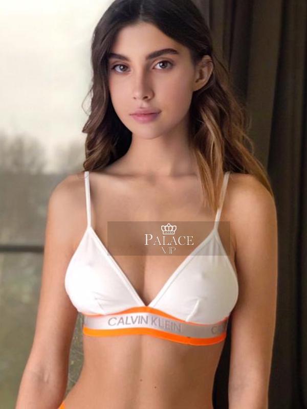 Mari, Chelsea, Russian Escort