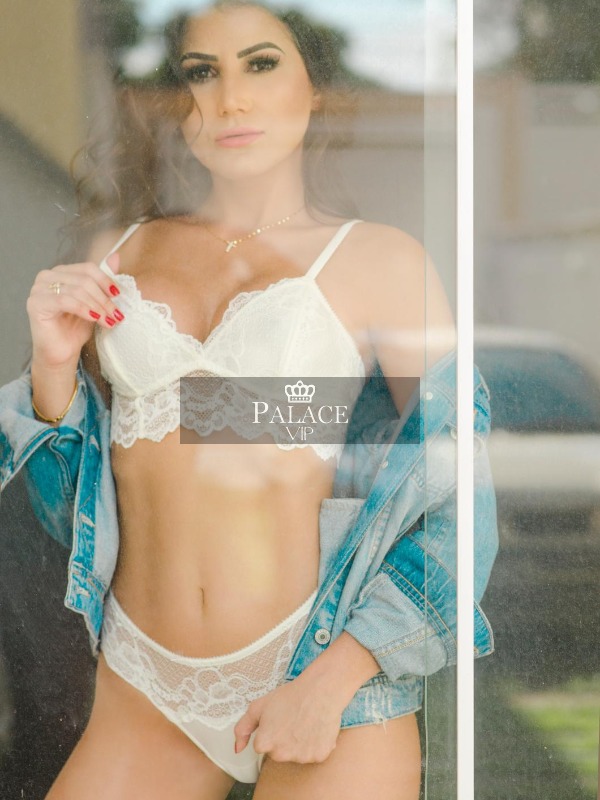 Julia, Chelsea, Latin Escort