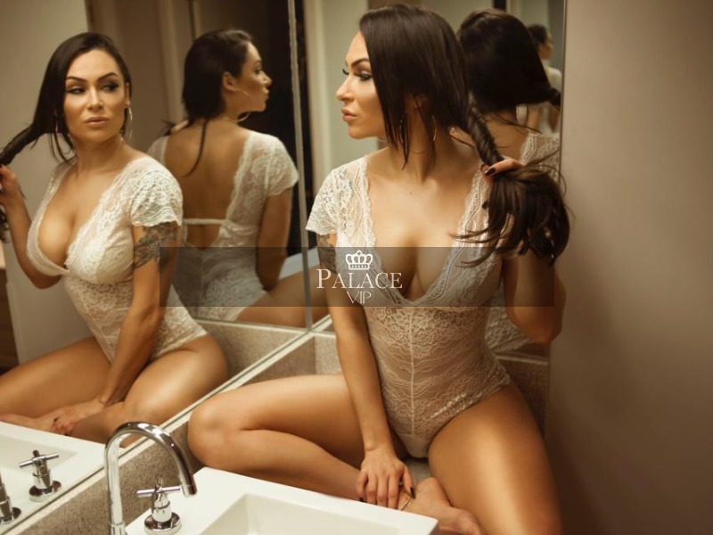 Mia, Knightsbridge, Brazilian Escort