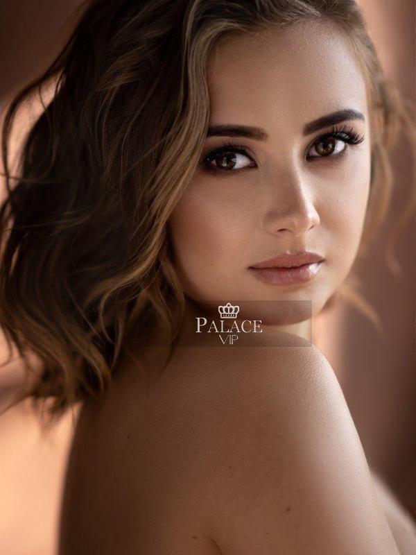 Julia, Chelsea, Russian  Escort