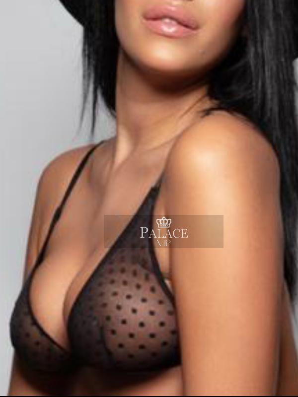 Fendi, Chelsea, Greek Escort