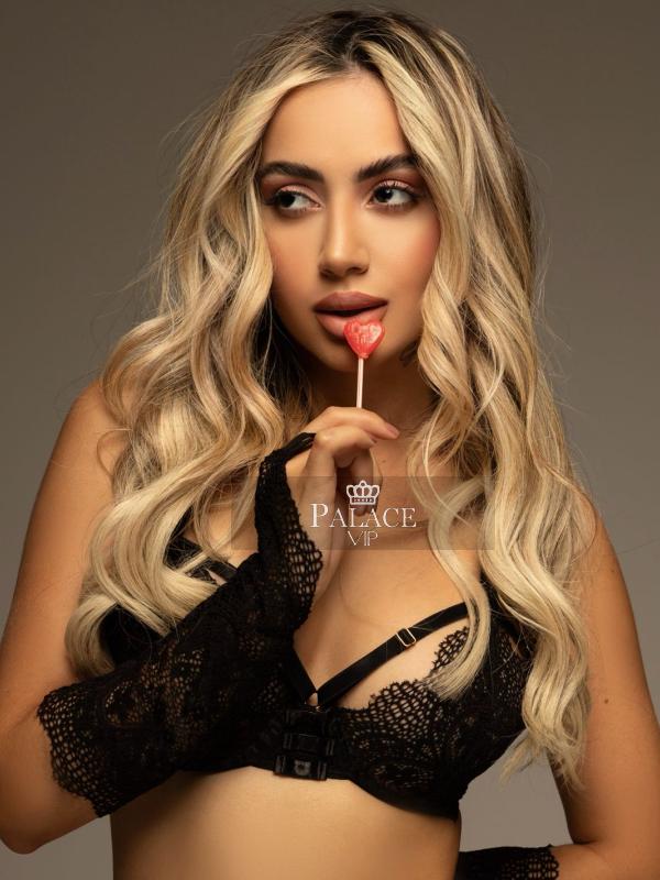 Cloe, Earls Court, Brazilian Escort