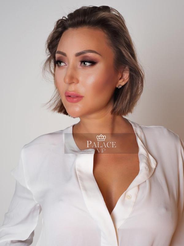 Tatty, South Kensington, German Escort