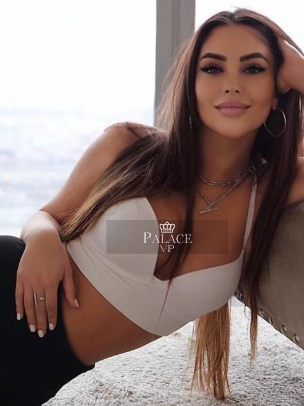 Asabi, Chelsea, Russian  Escort