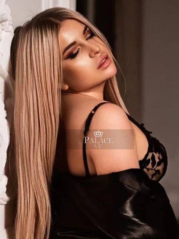 Amaris, Kensington, Russian  Escort