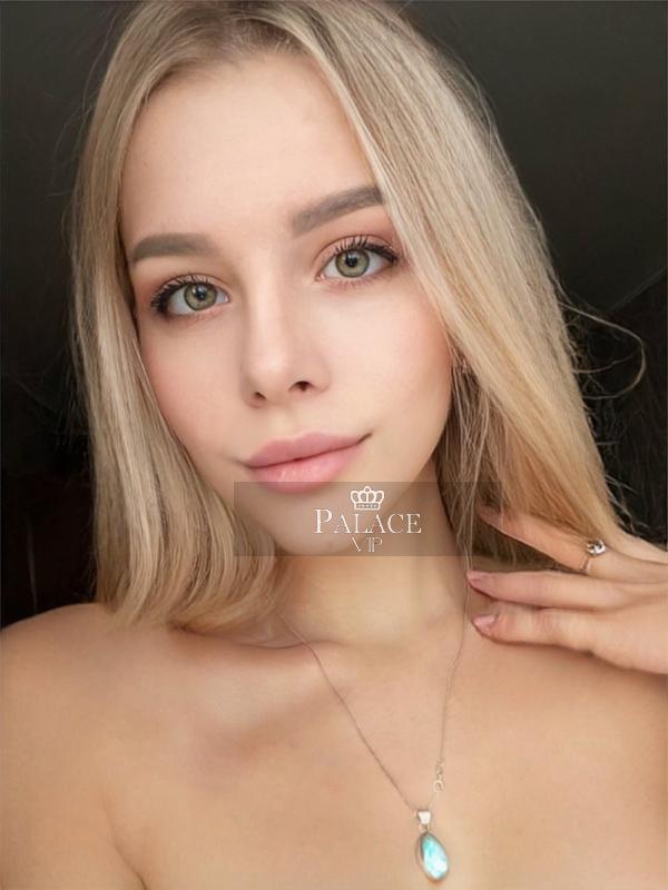 Kiwi, Kensington, Russian Escort