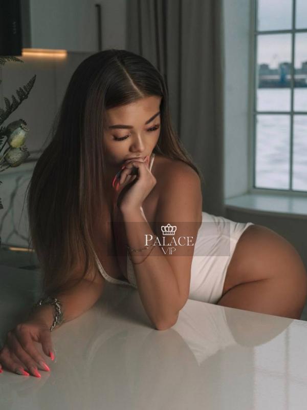 Fleur, Earls Court, Eastern European Escort