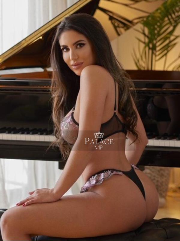 Rafaela, Earls Court, Brazilian Escort