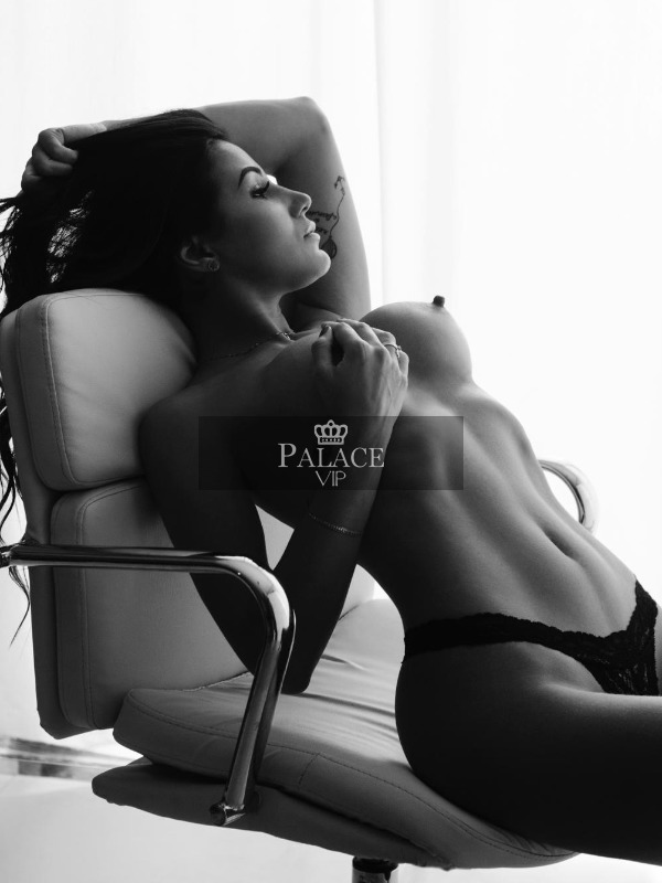 Julia, Chelsea, Latin Escort