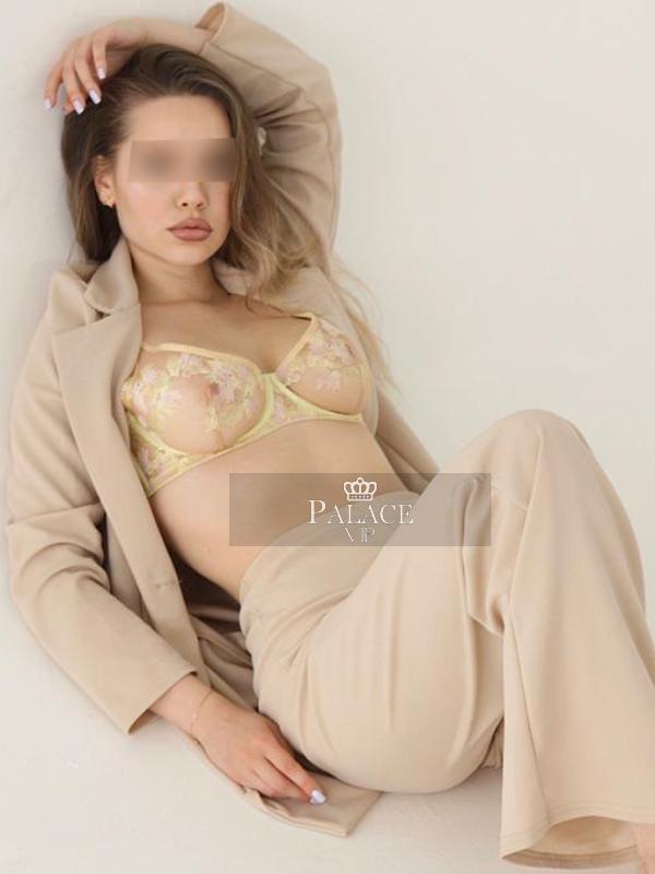 Stephanie, Knightsbridge, Russian Escort