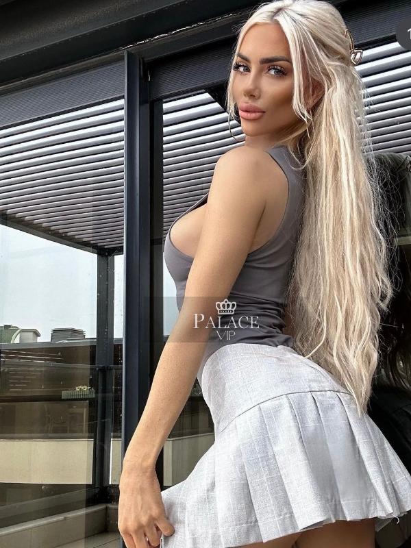 Sienna, South Kensington, British Escort