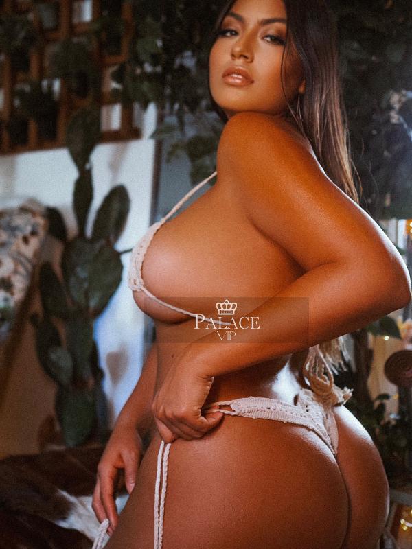 Kenna, South Kensington, Colombian Escort