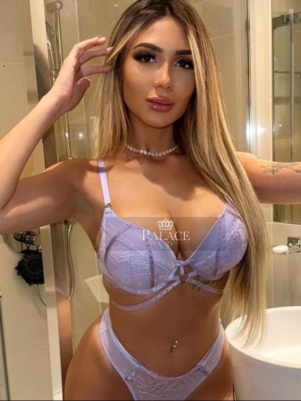 Charlotte, Hammersmith, Brazilian Escort