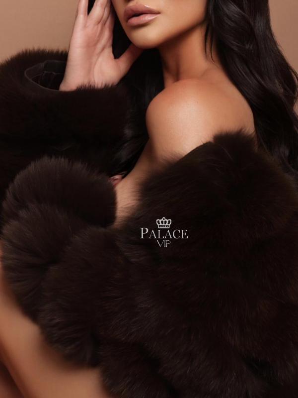 Suzanne, Kensington, Brazilian Escort