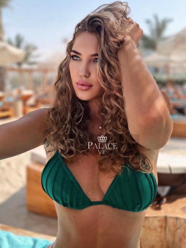 Nata, South Kensington, Italian Escort