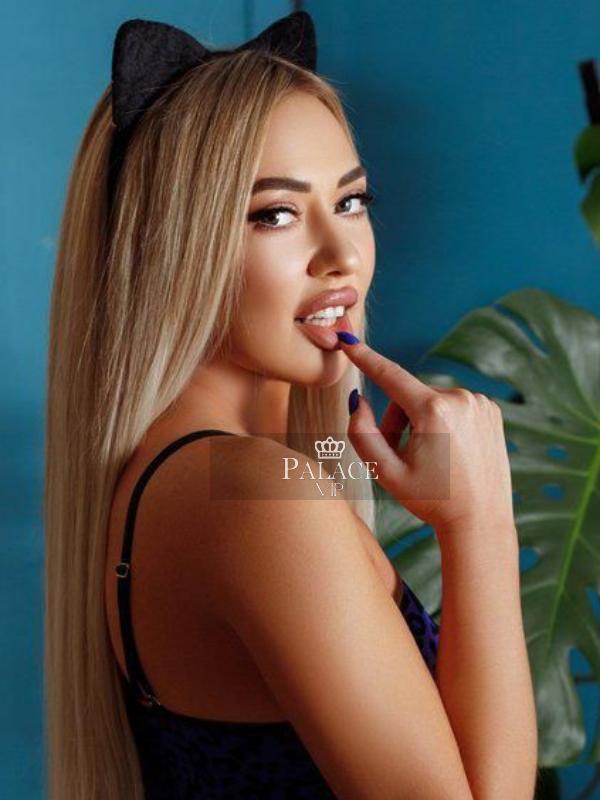 Minty, Kensington, Russian Escort