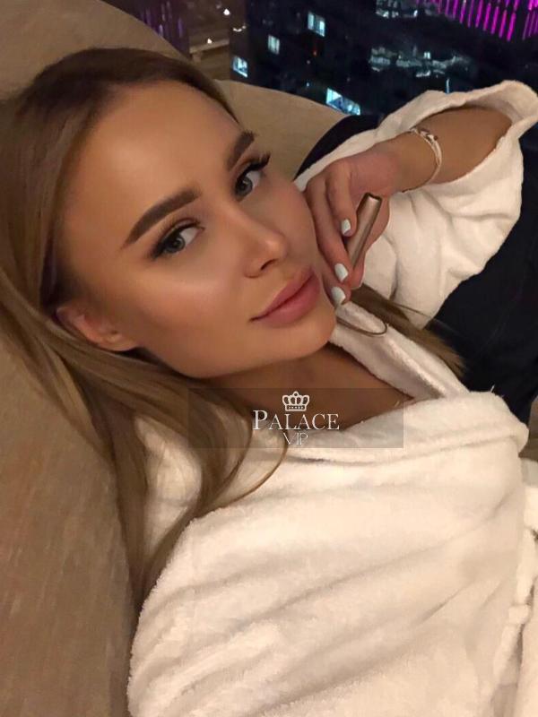 Kris, Kensington, Russian Escort