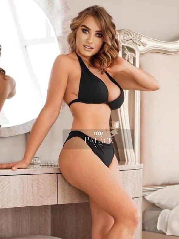 Julia, Chelsea, Russian  Escort