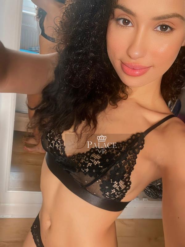 Laura, Earls Court, Brazilian Escort