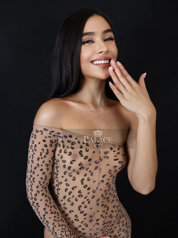 Sandra, Earls Court, Colombian Escort