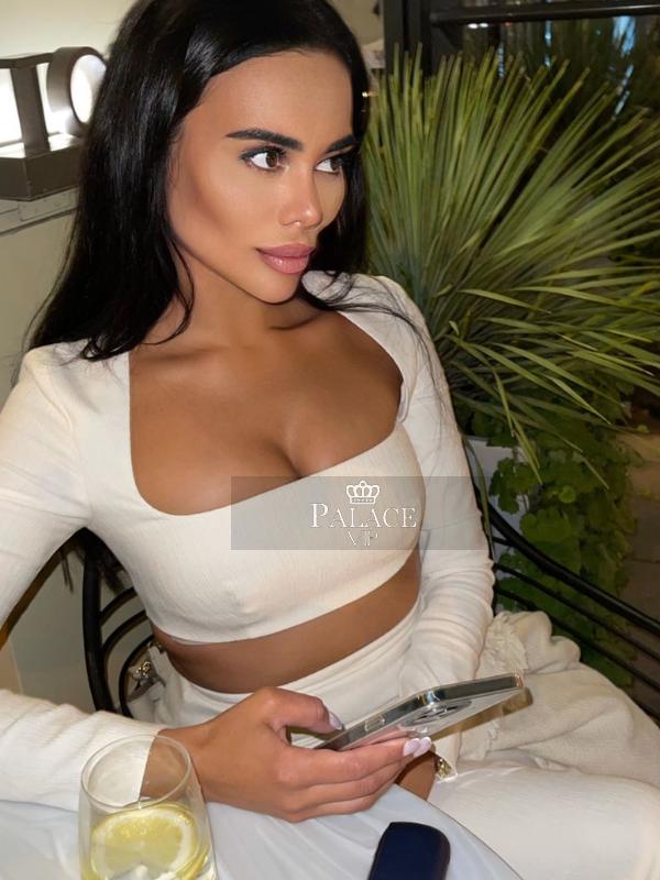 Amelia, Kensington, Russian  Escort