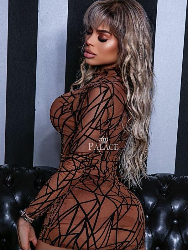Scarlett, Chelsea, Colombian Escort