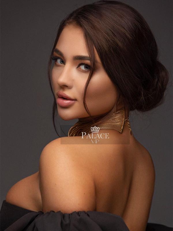 Naomi, Kensington, Ukrainian Escort