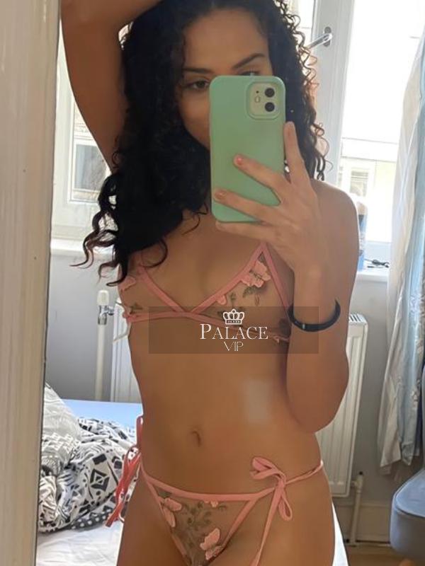 Laura, Earls Court, Brazilian Escort