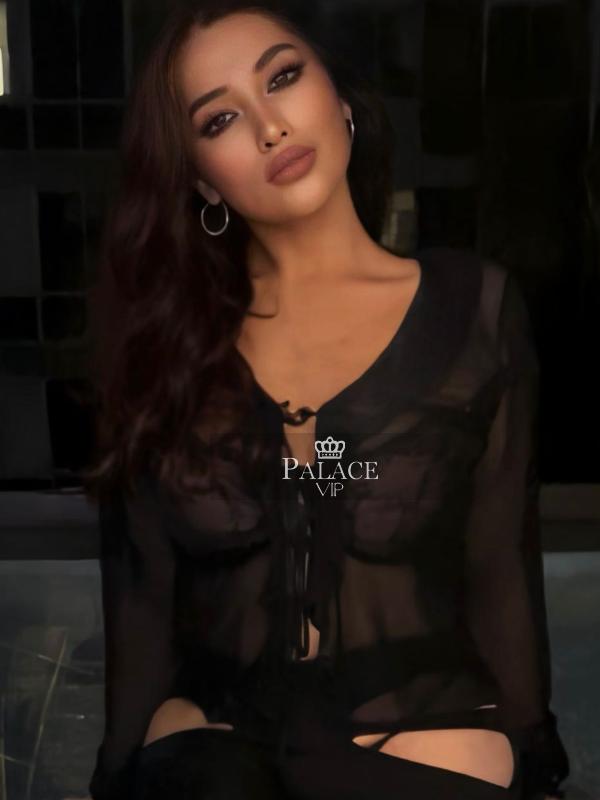 Louise, , British Escort